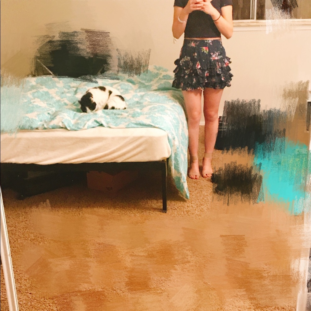 Hollister floral tiered mini skirt, size XS-S